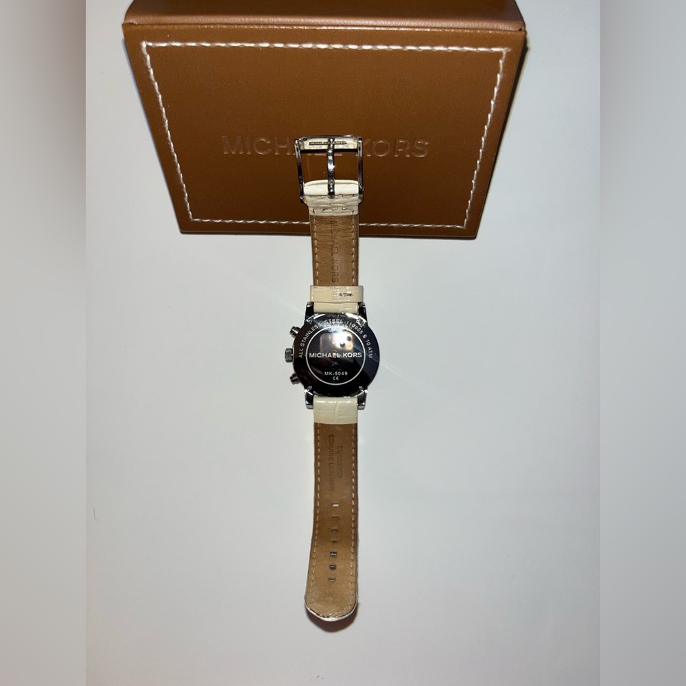 Michael Kors
Chronograph Women’s Watch - Picture 3 of 9